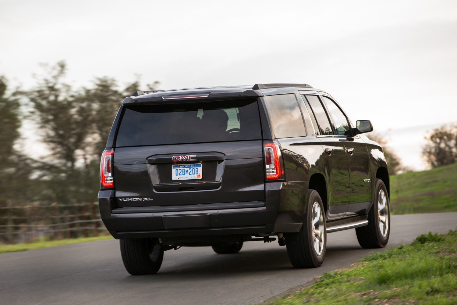 GMC Yukon technical specifications and fuel economy